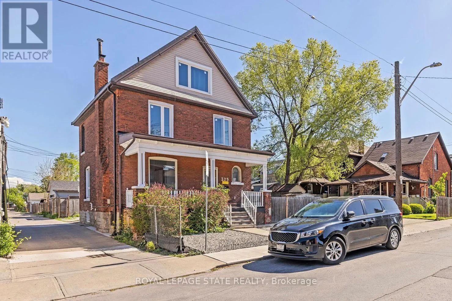 2 - 325 ROBERT STREET