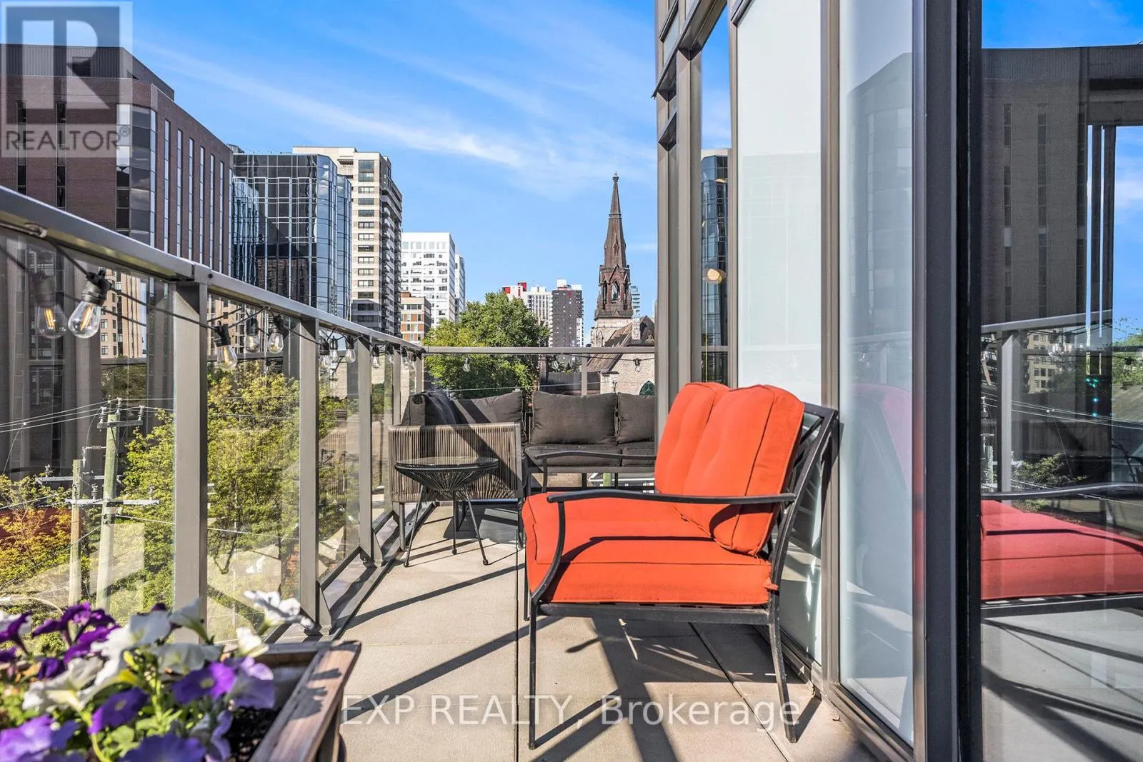516 - 224 LYON STREET N