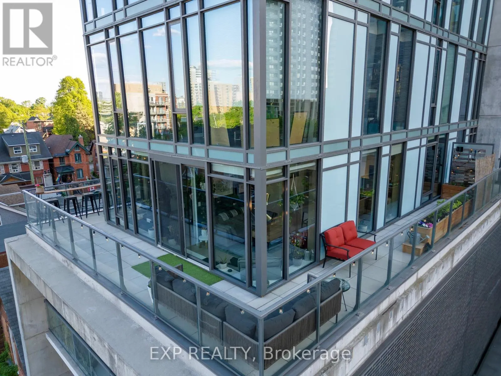 516 - 224 LYON STREET N