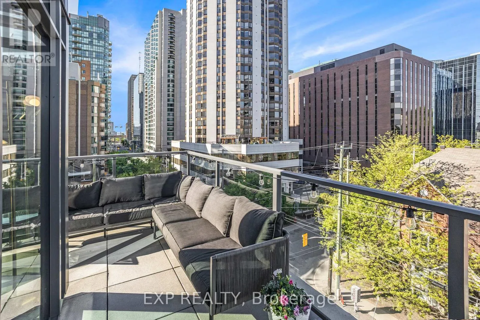 516 - 224 LYON STREET N