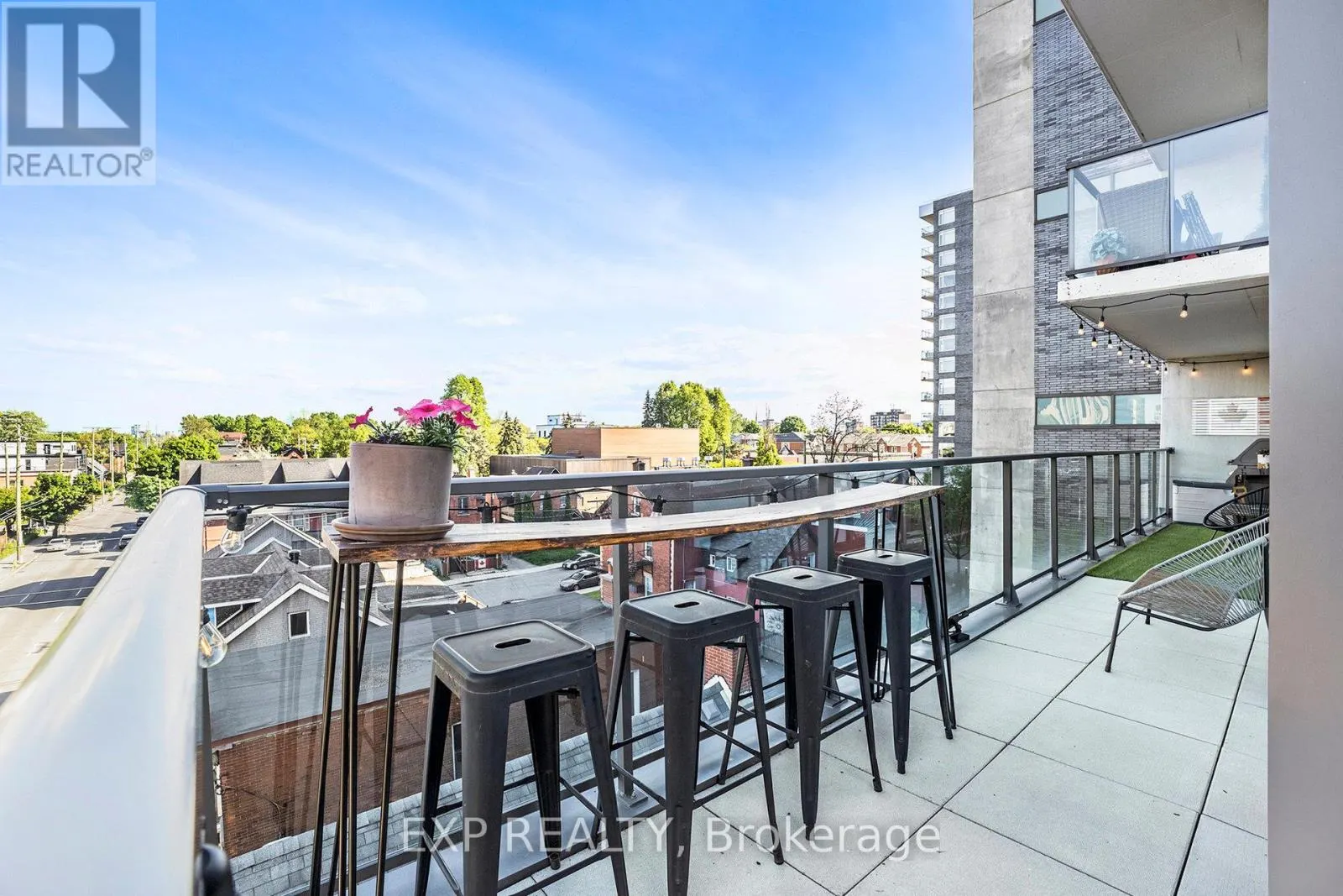 516 - 224 LYON STREET N
