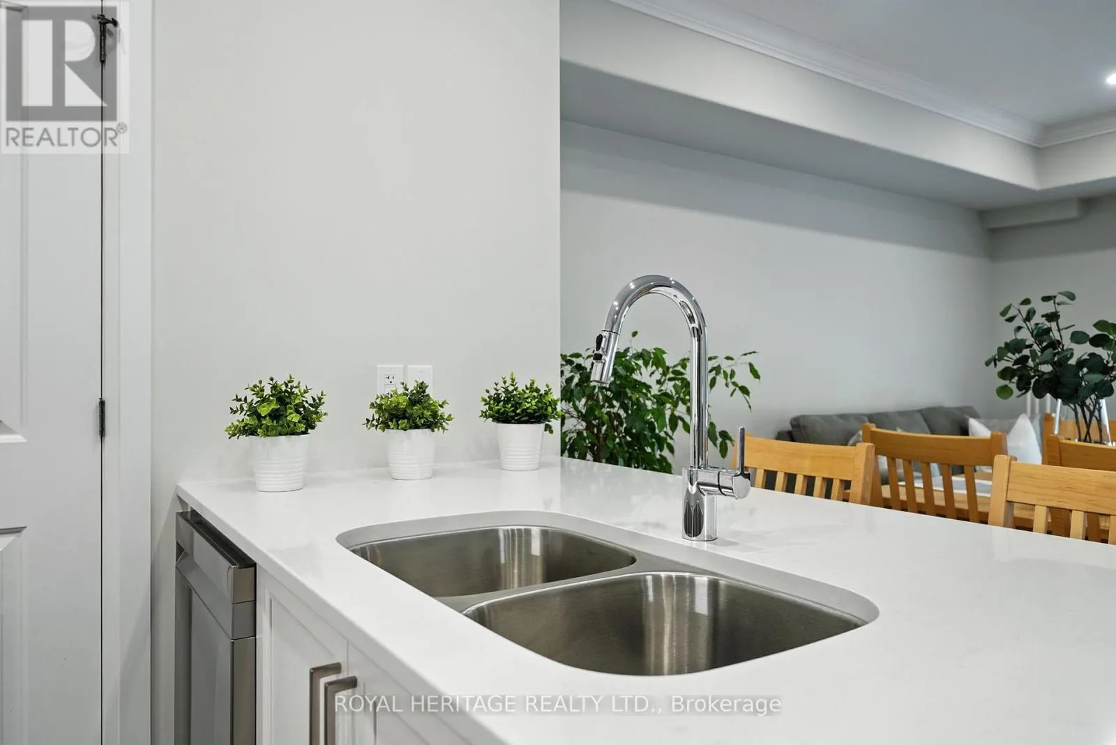 103 - 19 HAMPTON LANE, #103