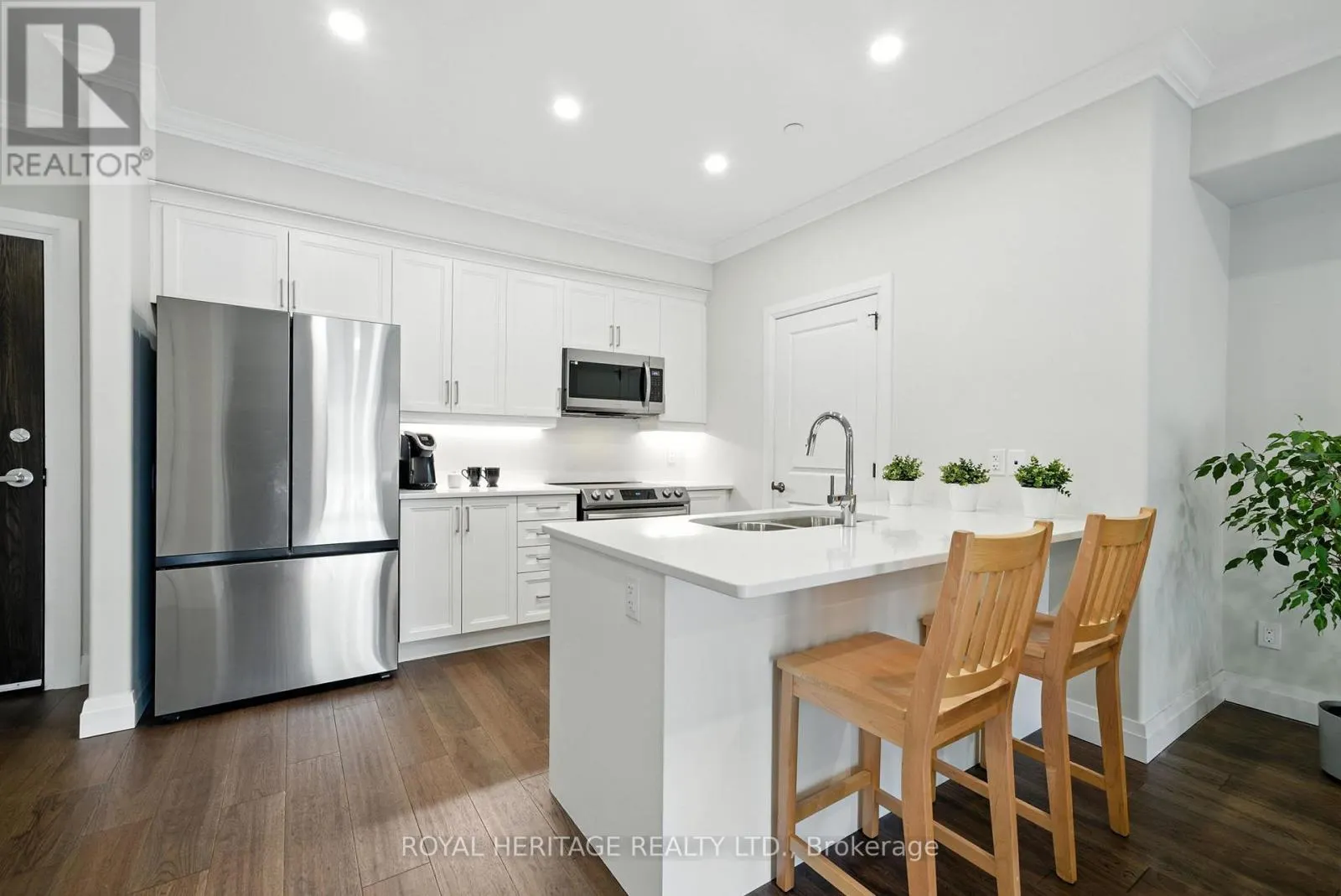 103 - 19 HAMPTON LANE, #103