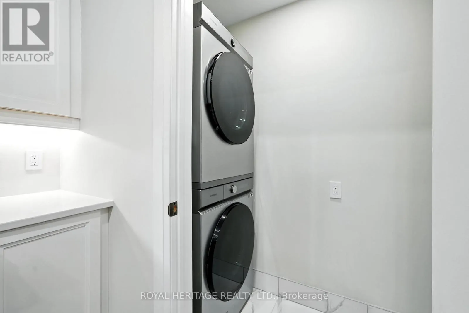 103 - 19 HAMPTON LANE, #103