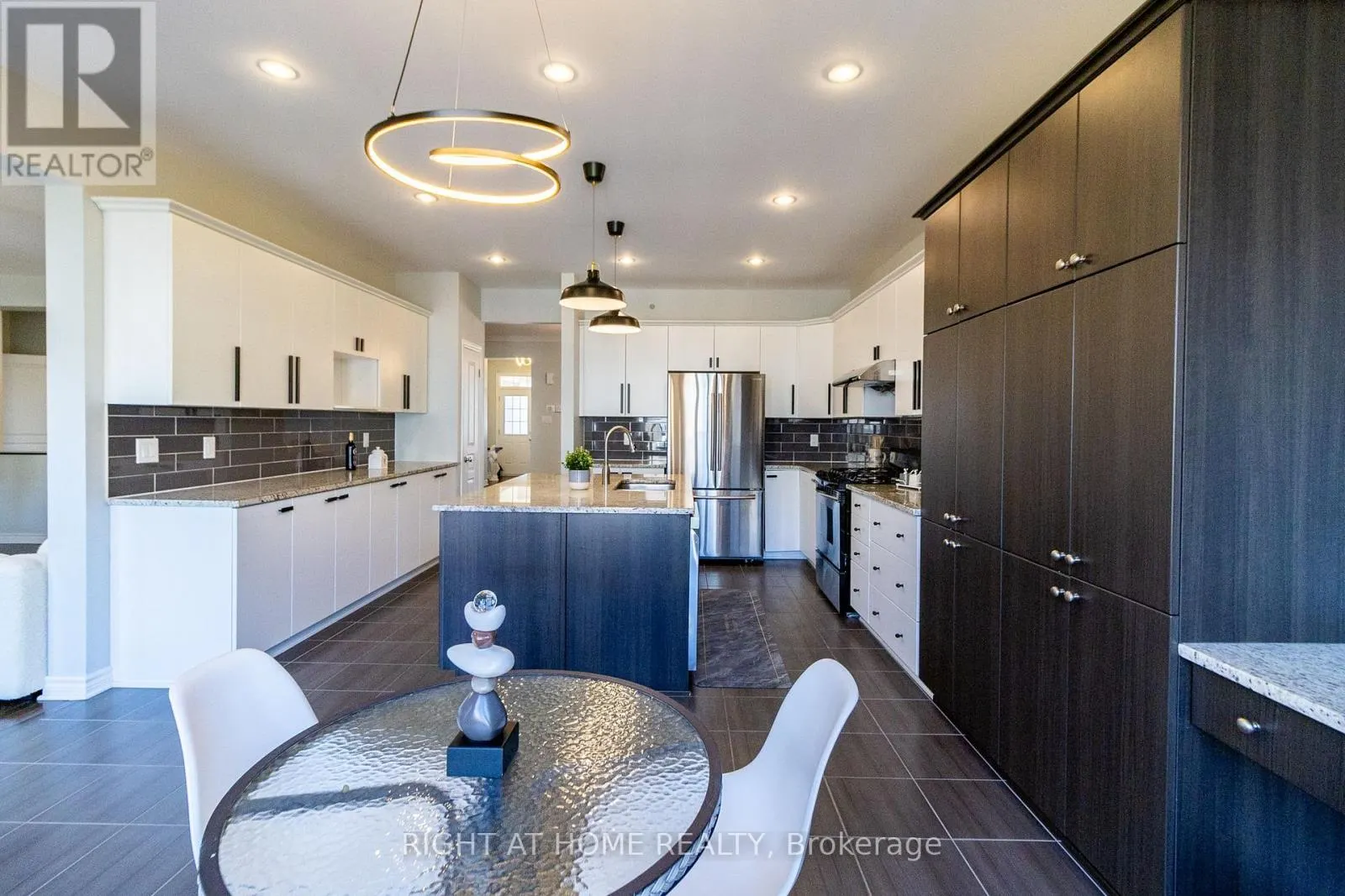 204 COOKS MILL CRESCENT