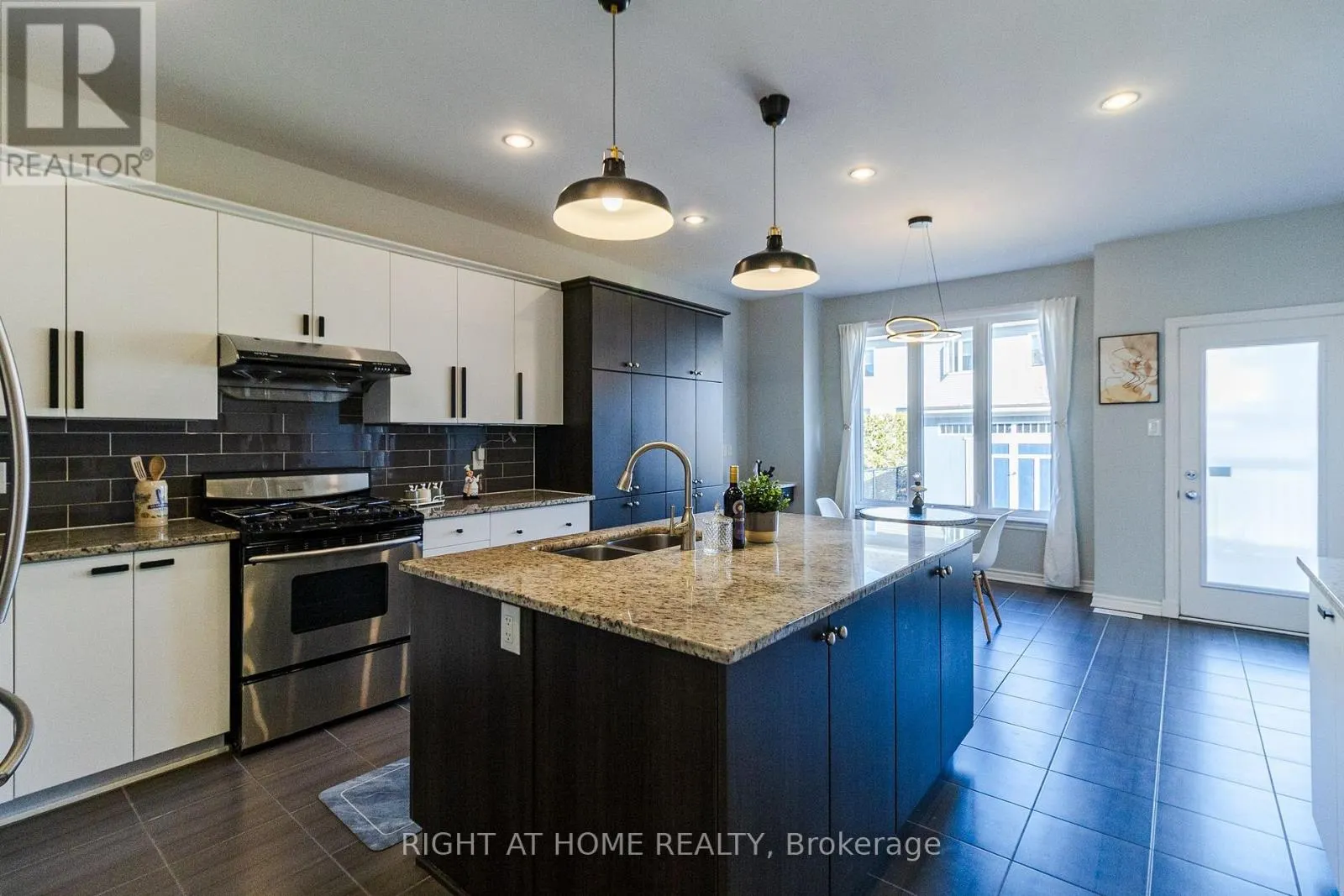 204 COOKS MILL CRESCENT