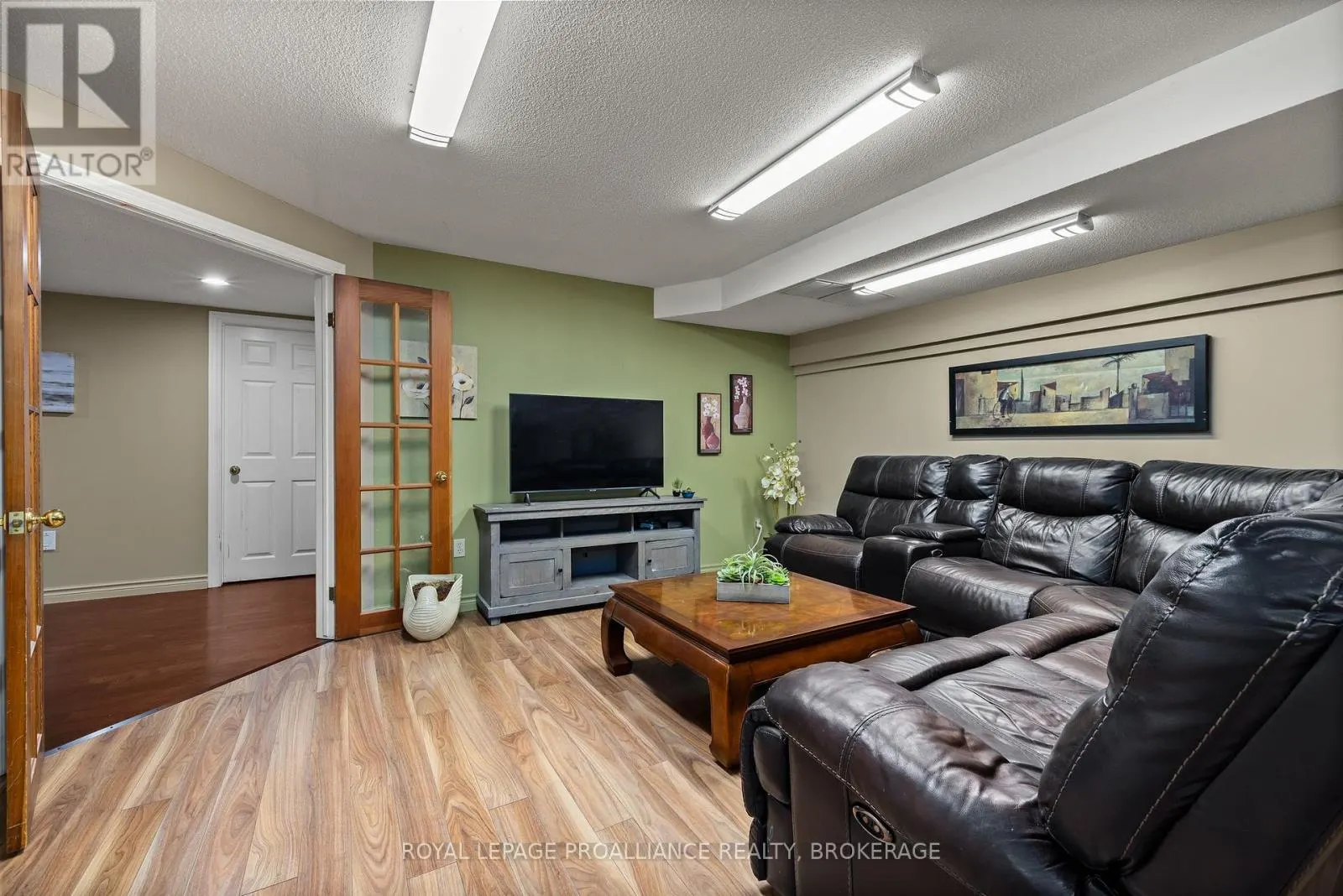15 FOREST DRIVE