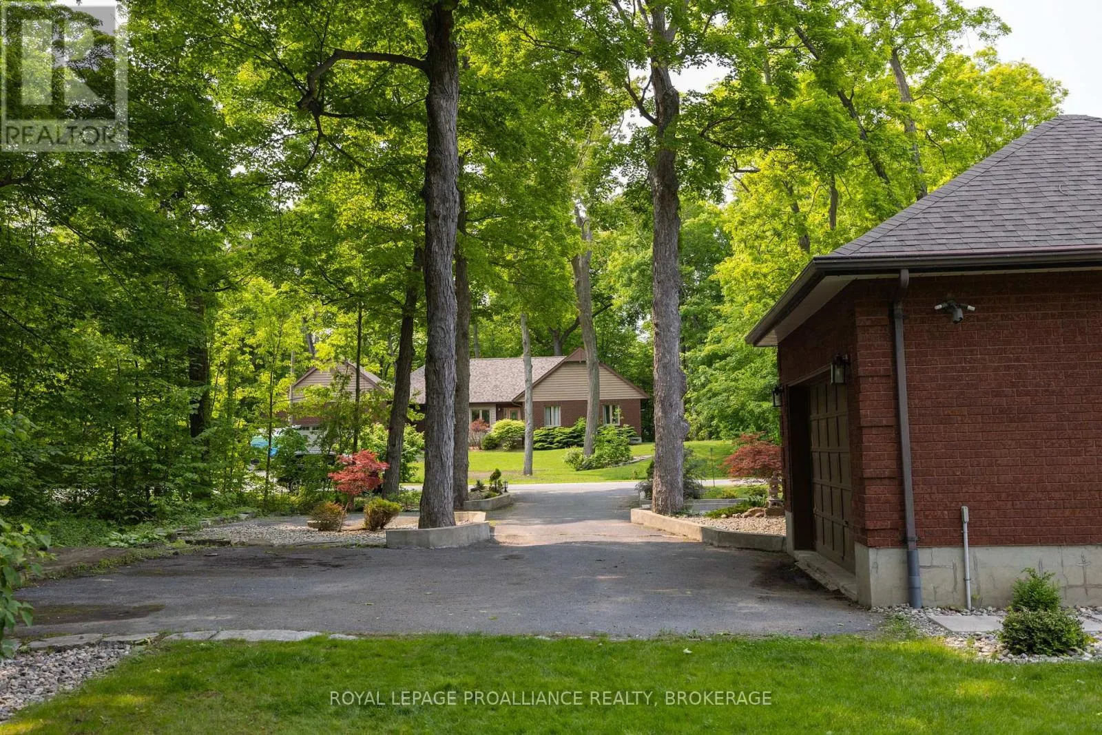 15 FOREST DRIVE