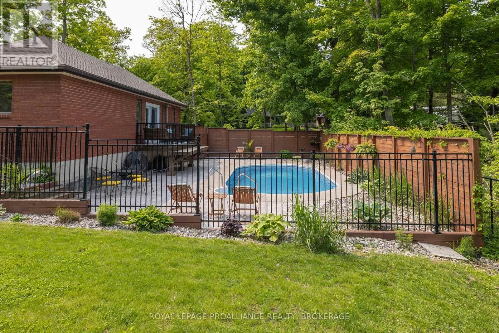 15 FOREST DRIVE