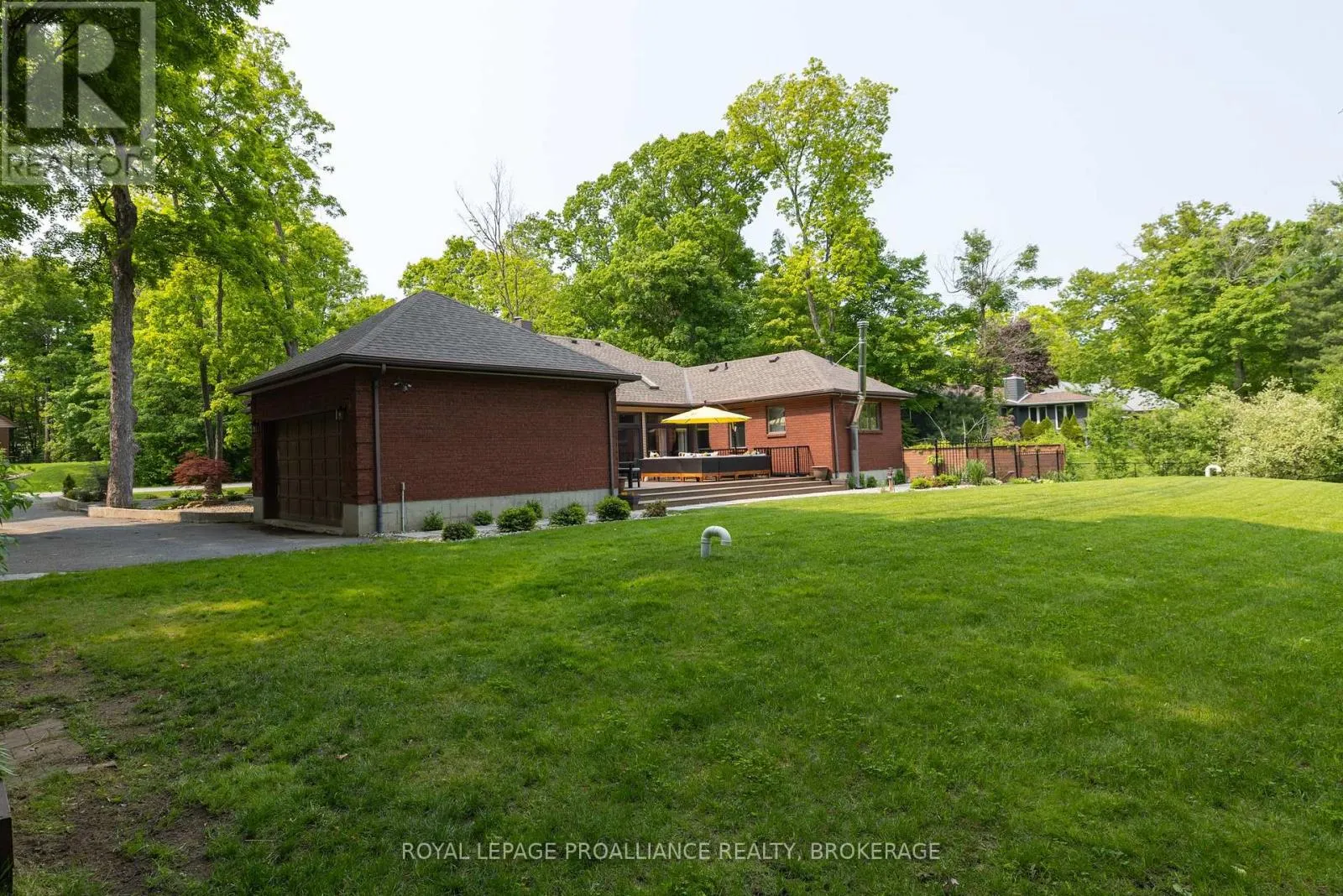 15 FOREST DRIVE