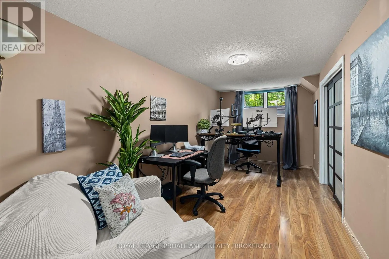 15 FOREST DRIVE