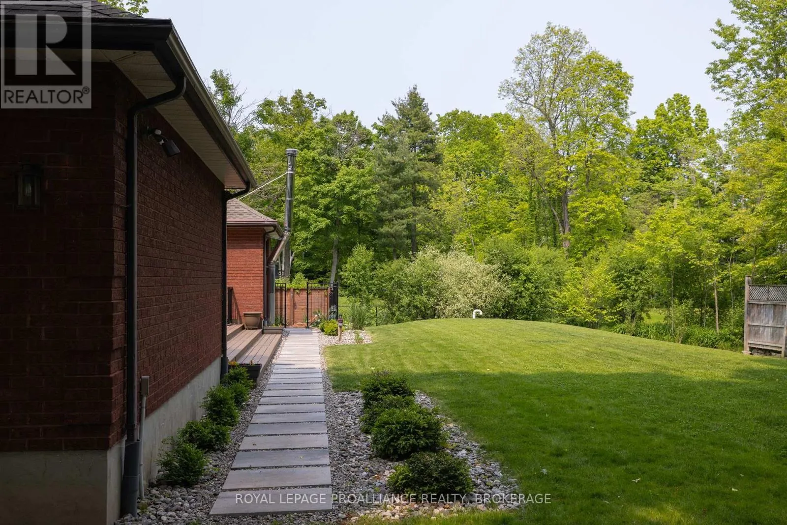 15 FOREST DRIVE