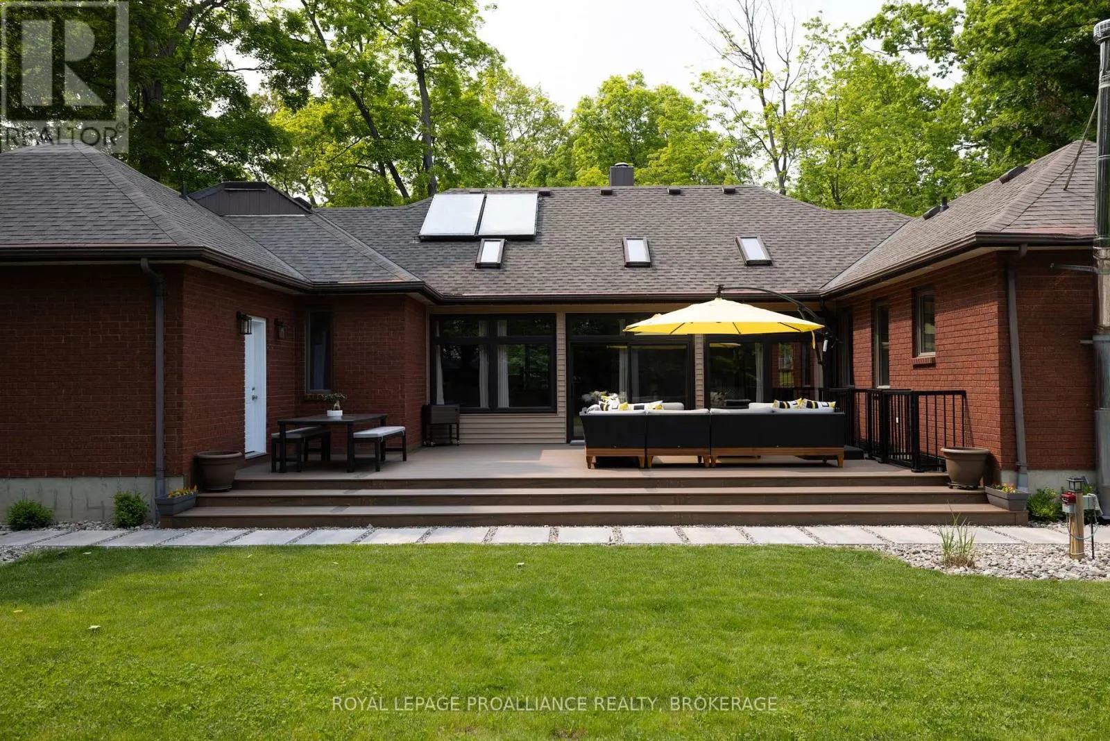 15 FOREST DRIVE