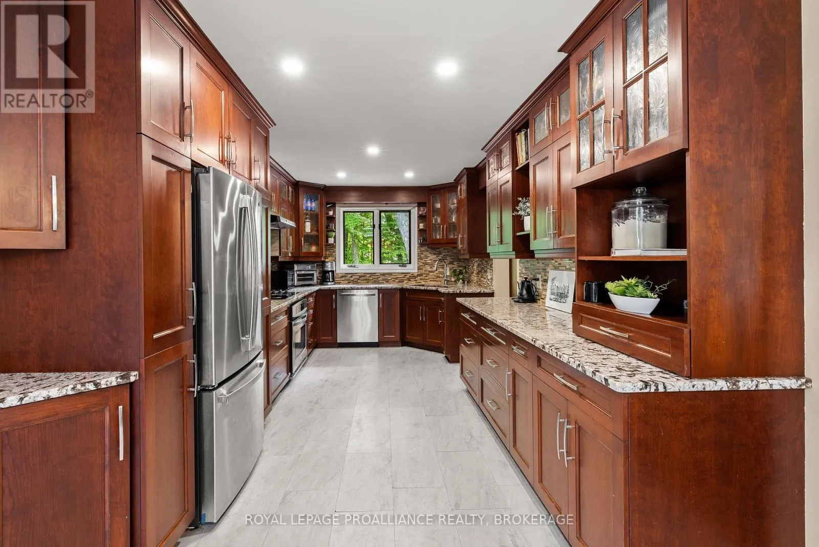 15 FOREST DRIVE