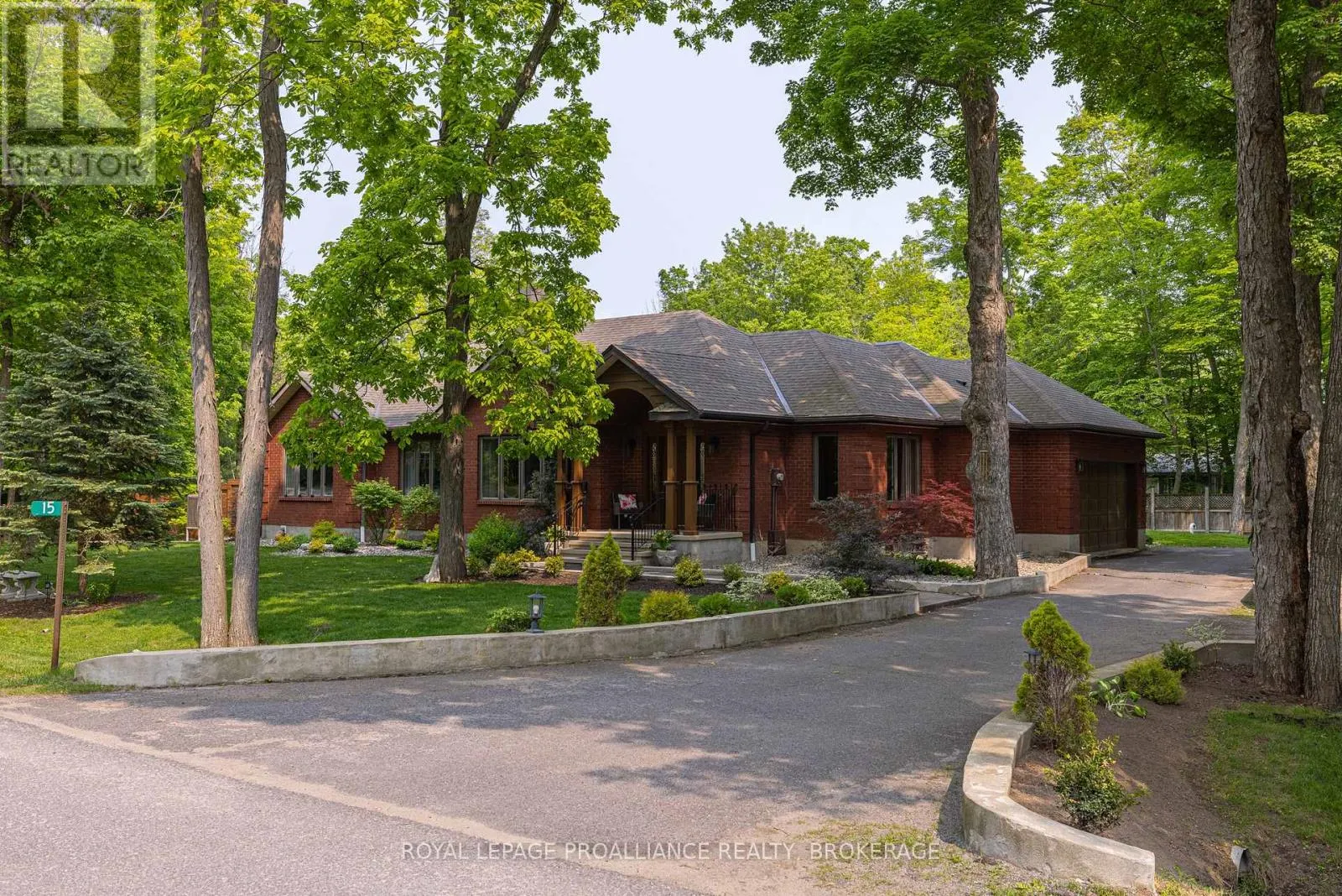 15 FOREST DRIVE