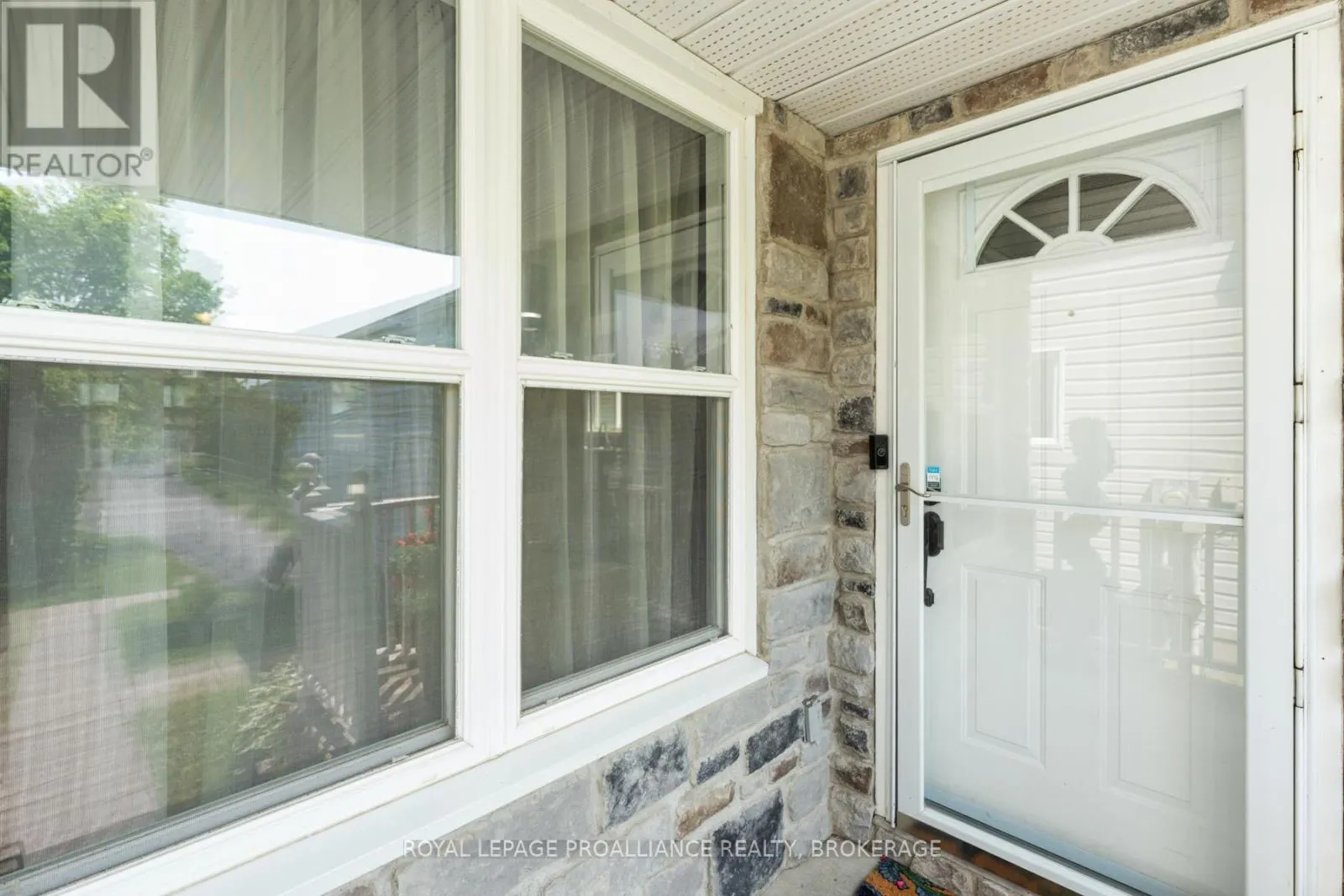 878 WALKER COURT
