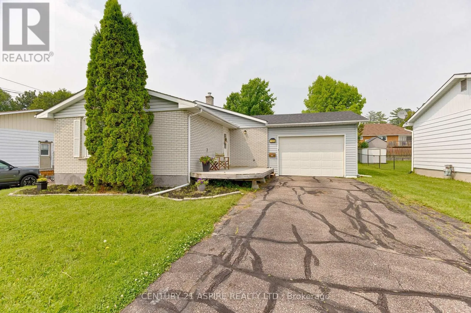 123 ELLIS AVENUE