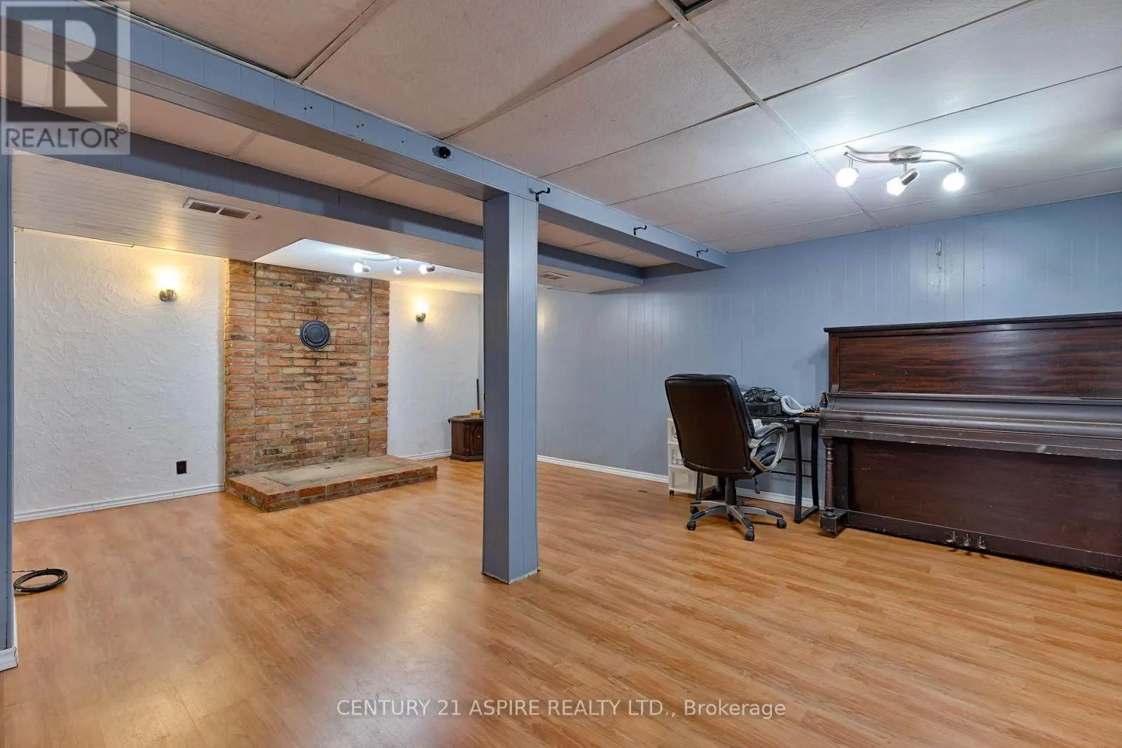 123 ELLIS AVENUE