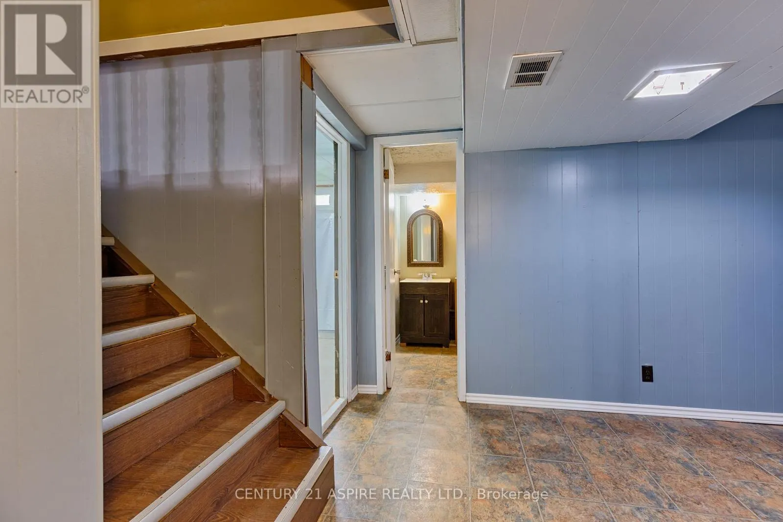 123 ELLIS AVENUE