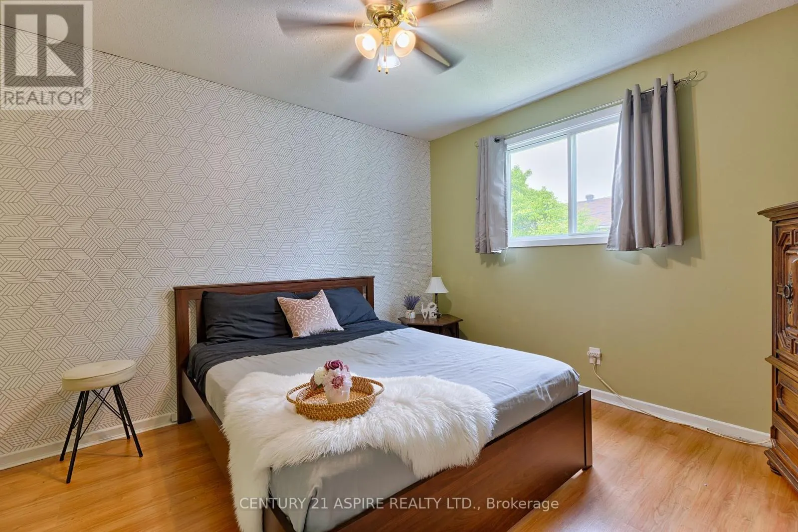 123 ELLIS AVENUE