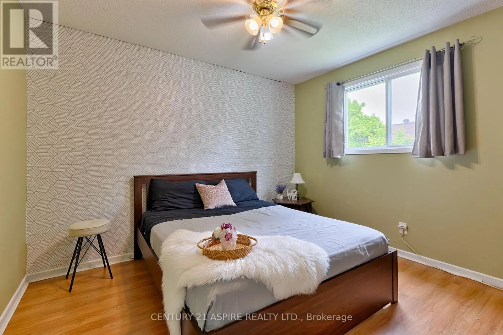 123 ELLIS AVENUE