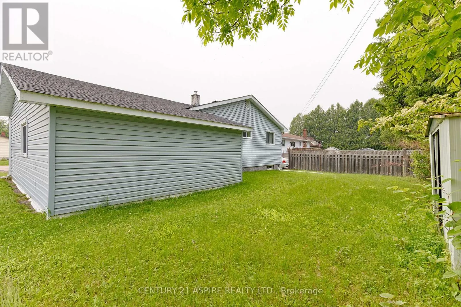 123 ELLIS AVENUE