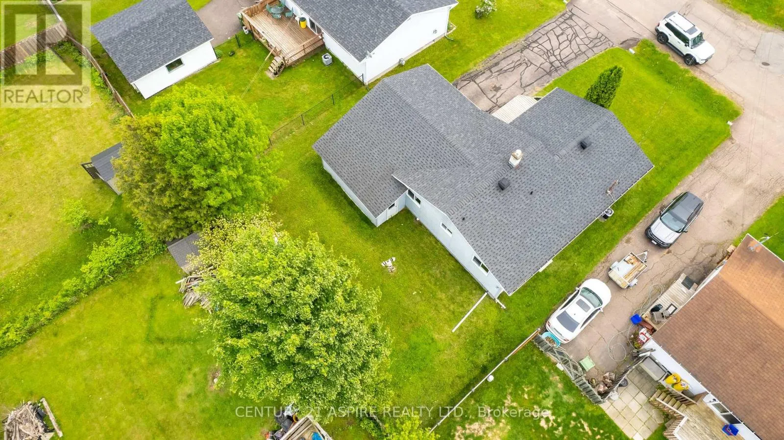 123 ELLIS AVENUE