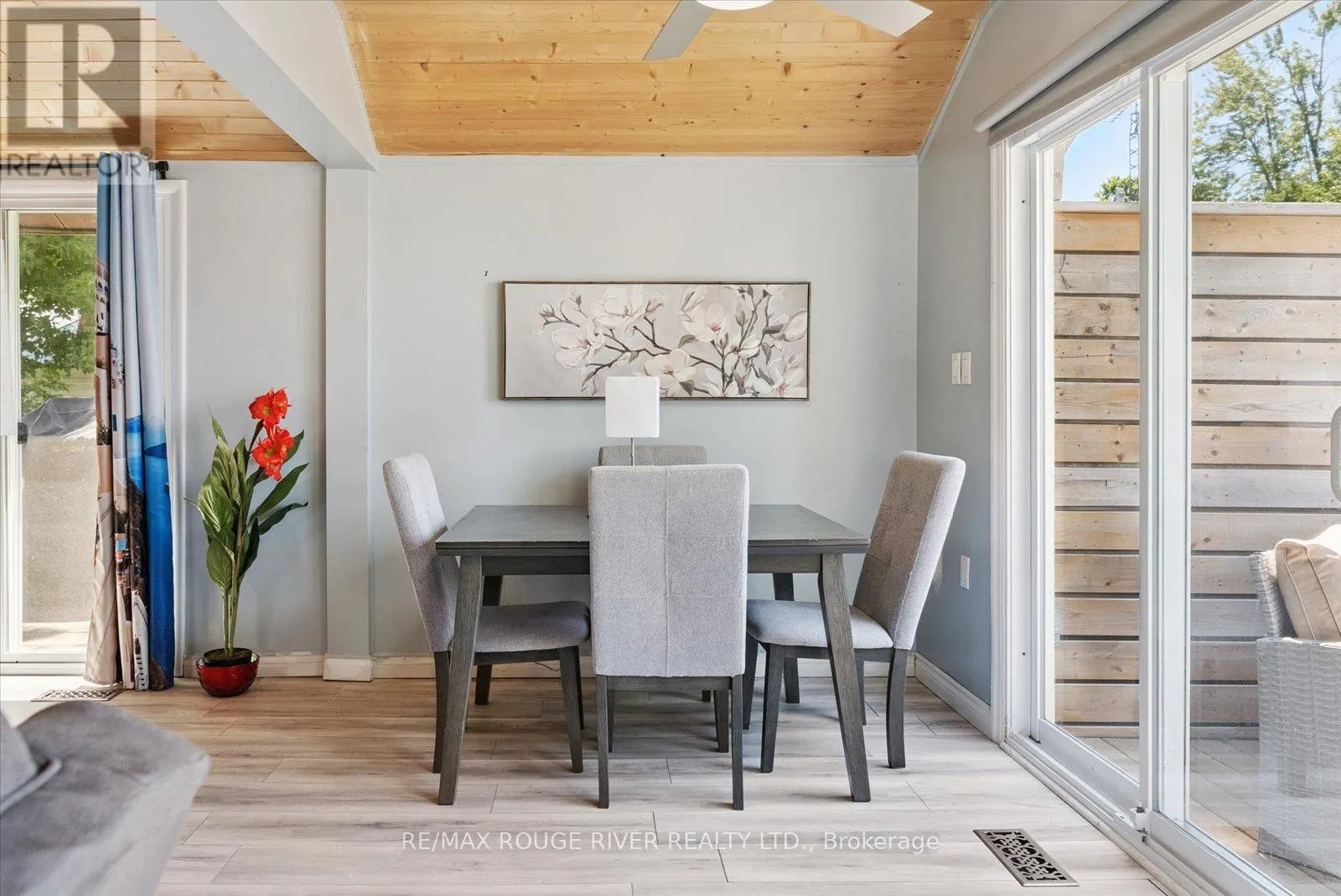 3 - 22 LAKE ROAD, #3