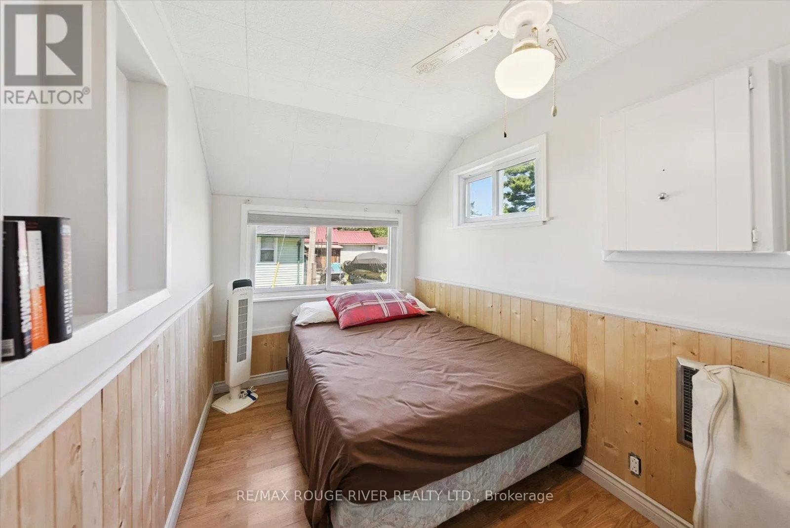3 - 22 LAKE ROAD, #3