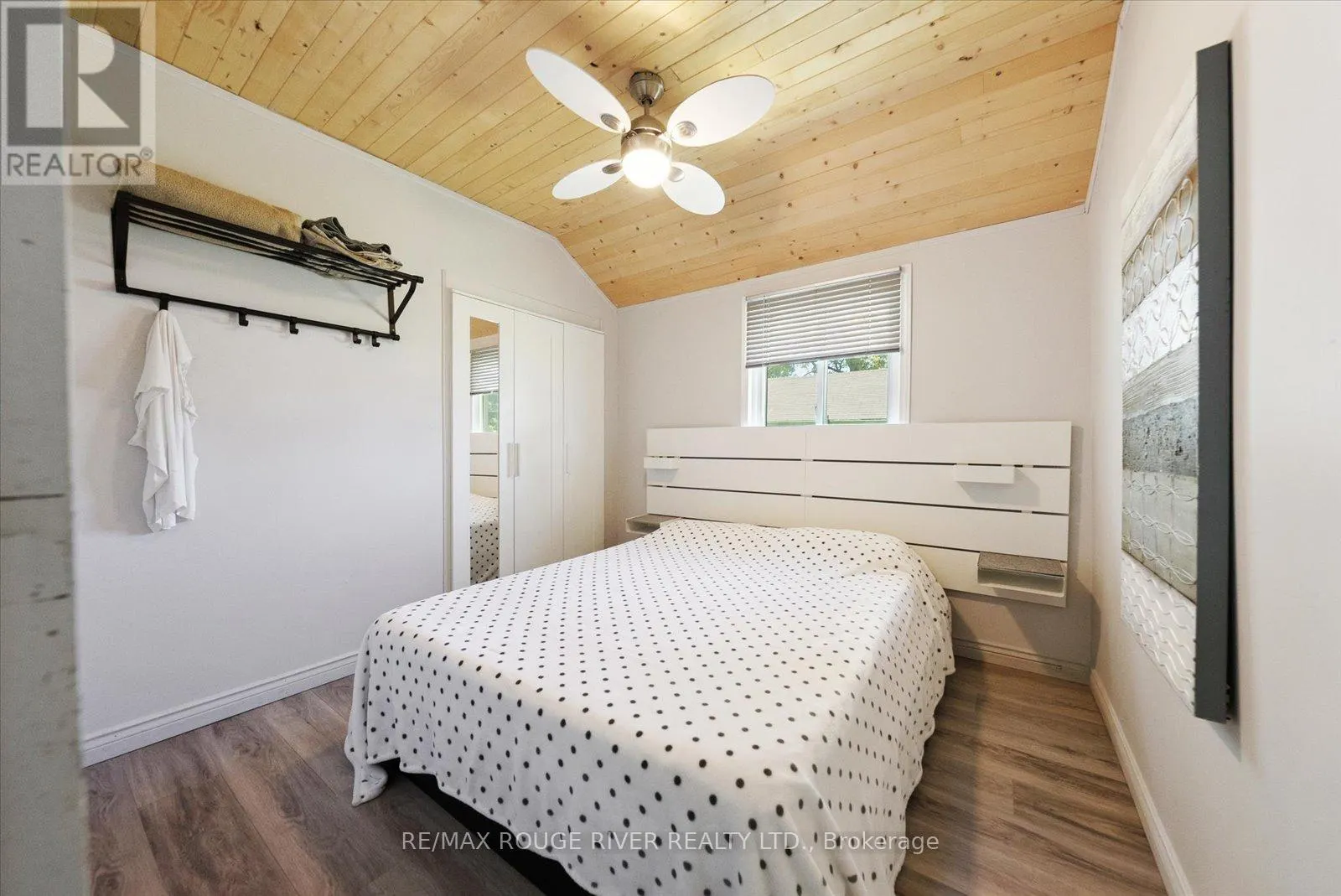 3 - 22 LAKE ROAD, #3