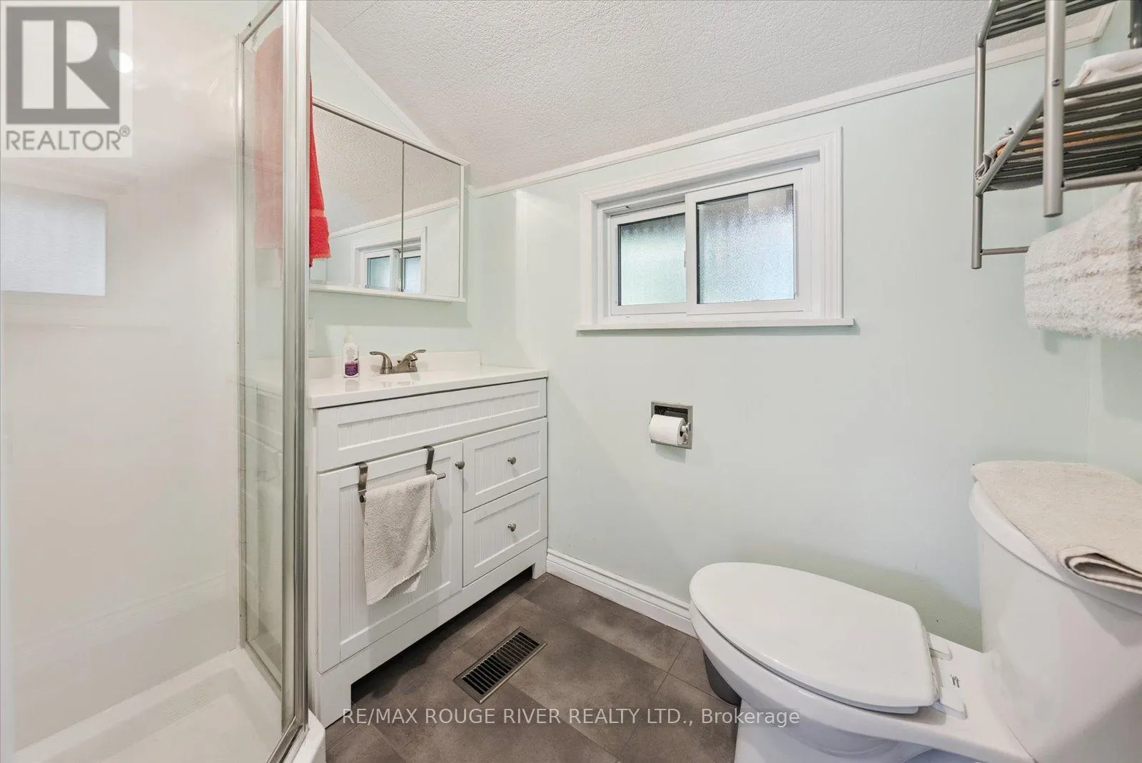 3 - 22 LAKE ROAD, #3