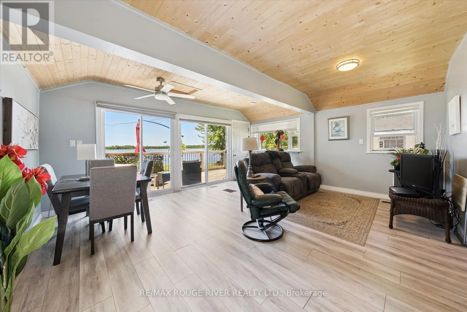 3 - 22 LAKE ROAD, #3