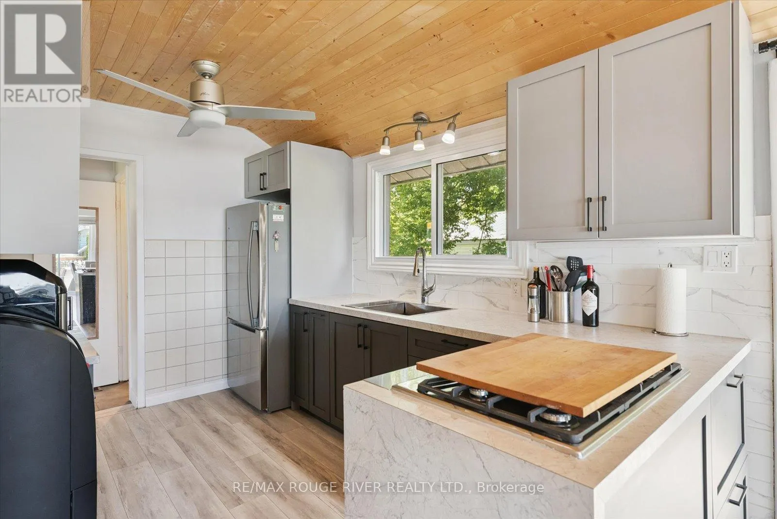 3 - 22 LAKE ROAD, #3