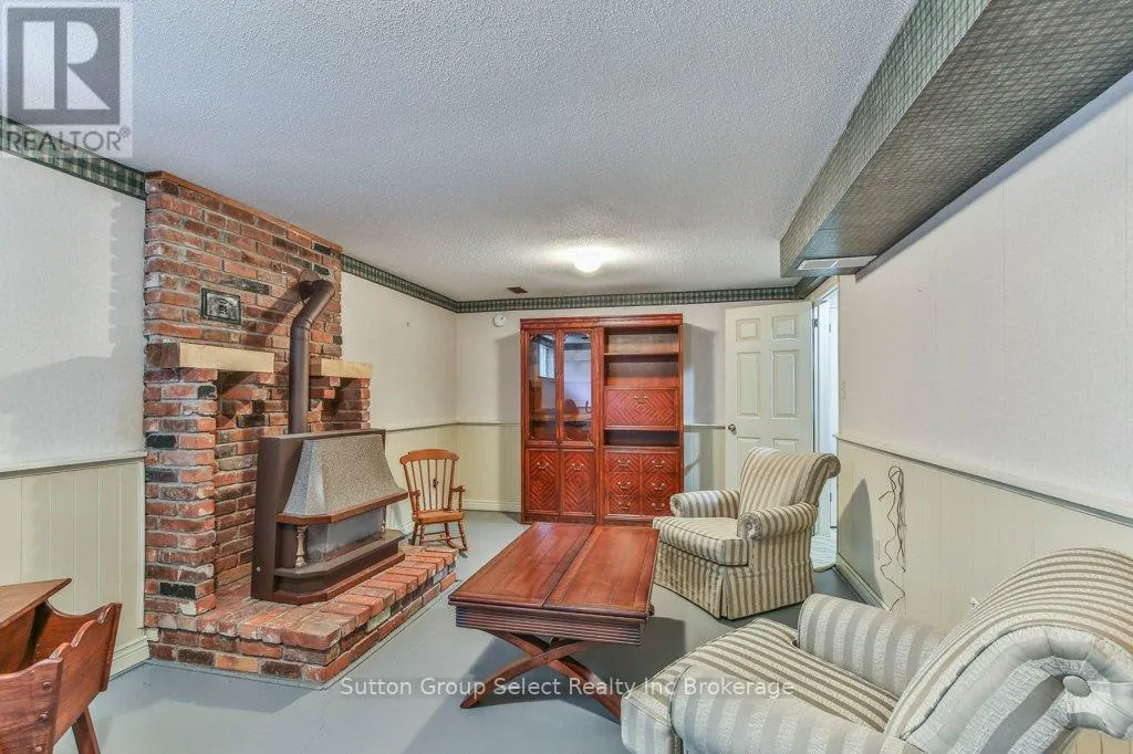 834 BERKSHIRE DRIVE