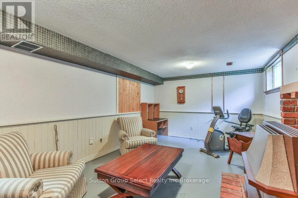 834 BERKSHIRE DRIVE