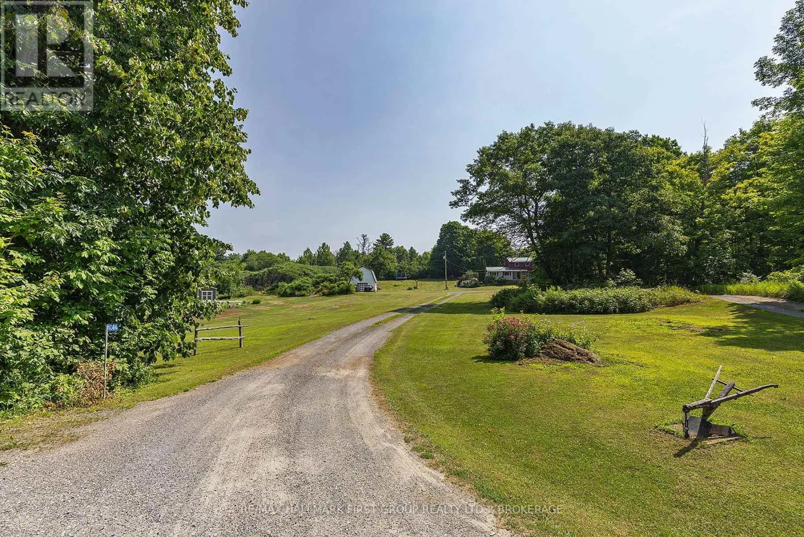 1086 MOON ROAD