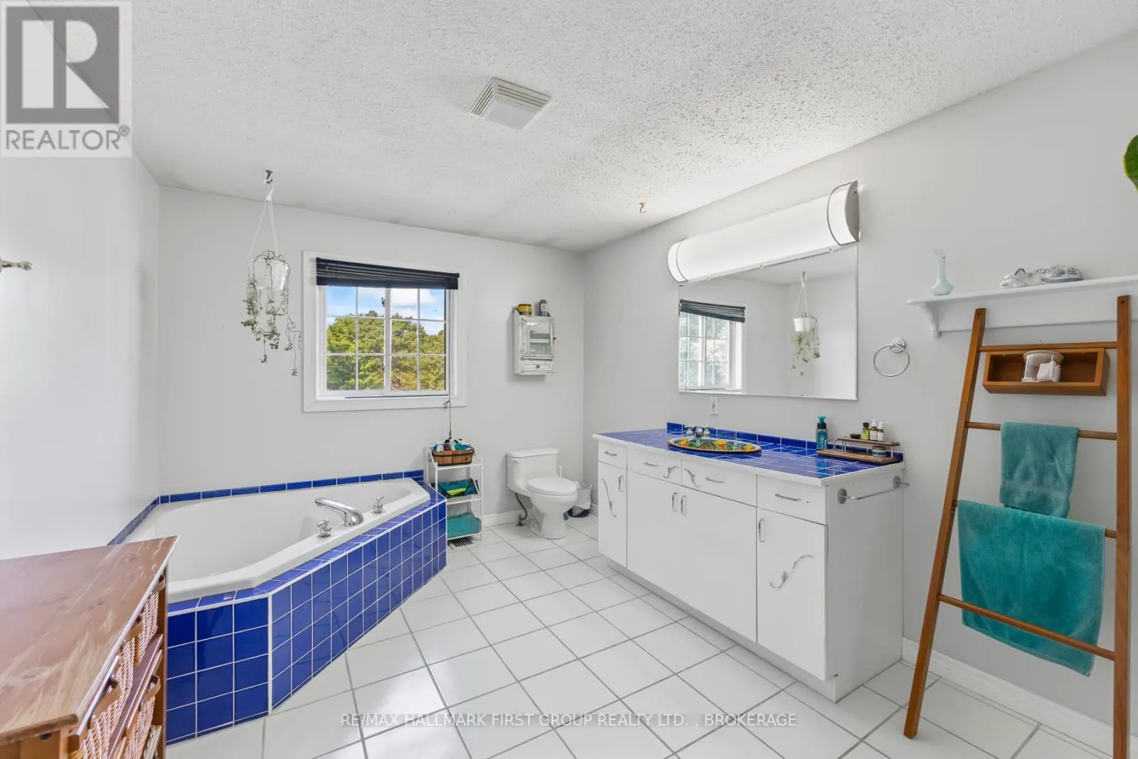 1086 MOON ROAD