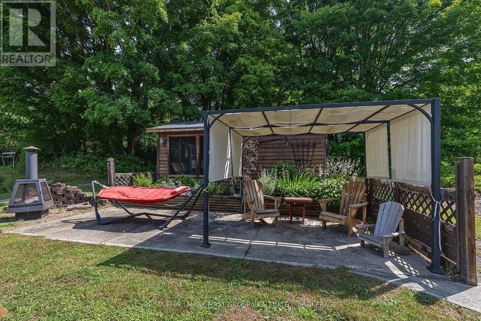 1086 MOON ROAD