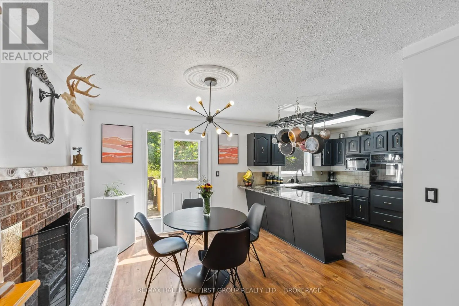 1086 MOON ROAD