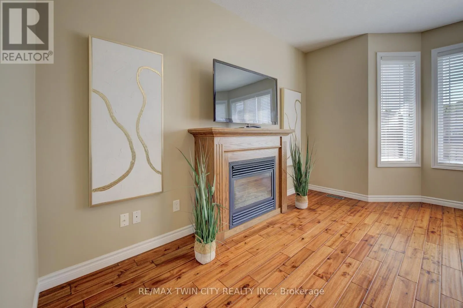 304 WESTPARK CRESCENT