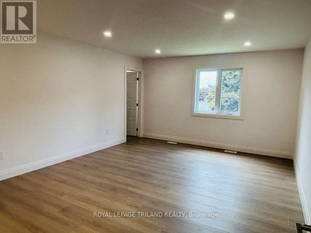 2 - 116 FAIRVIEW AVENUE, #2