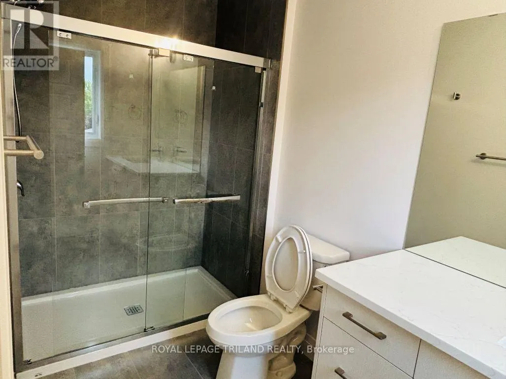 2 - 116 FAIRVIEW AVENUE, #2