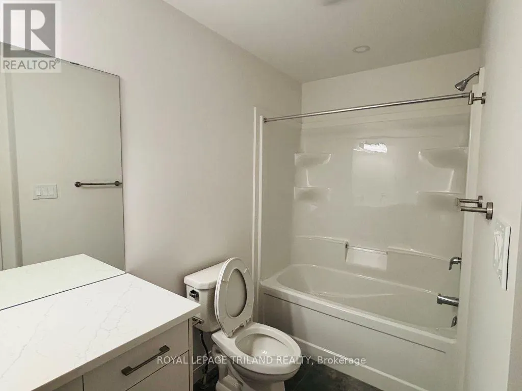 2 - 116 FAIRVIEW AVENUE, #2