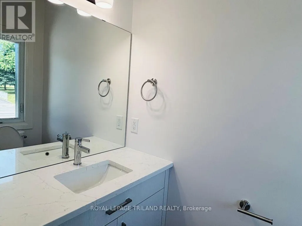 2 - 116 FAIRVIEW AVENUE, #2