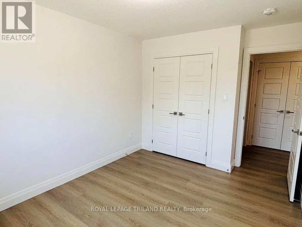 4 - 116 FAIRVIEW AVENUE, #4