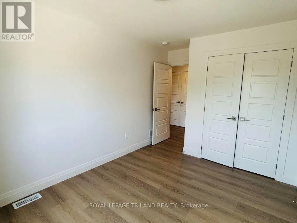 4 - 116 FAIRVIEW AVENUE, #4