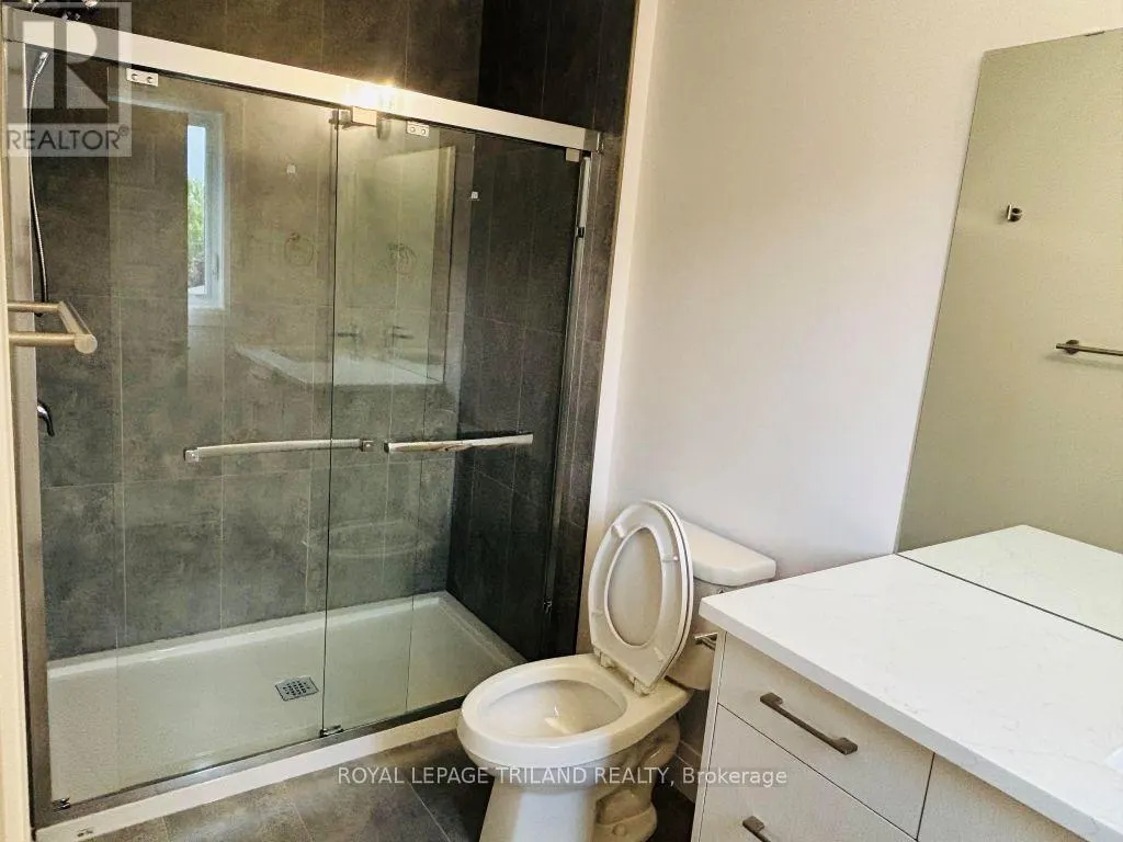 4 - 116 FAIRVIEW AVENUE, #4
