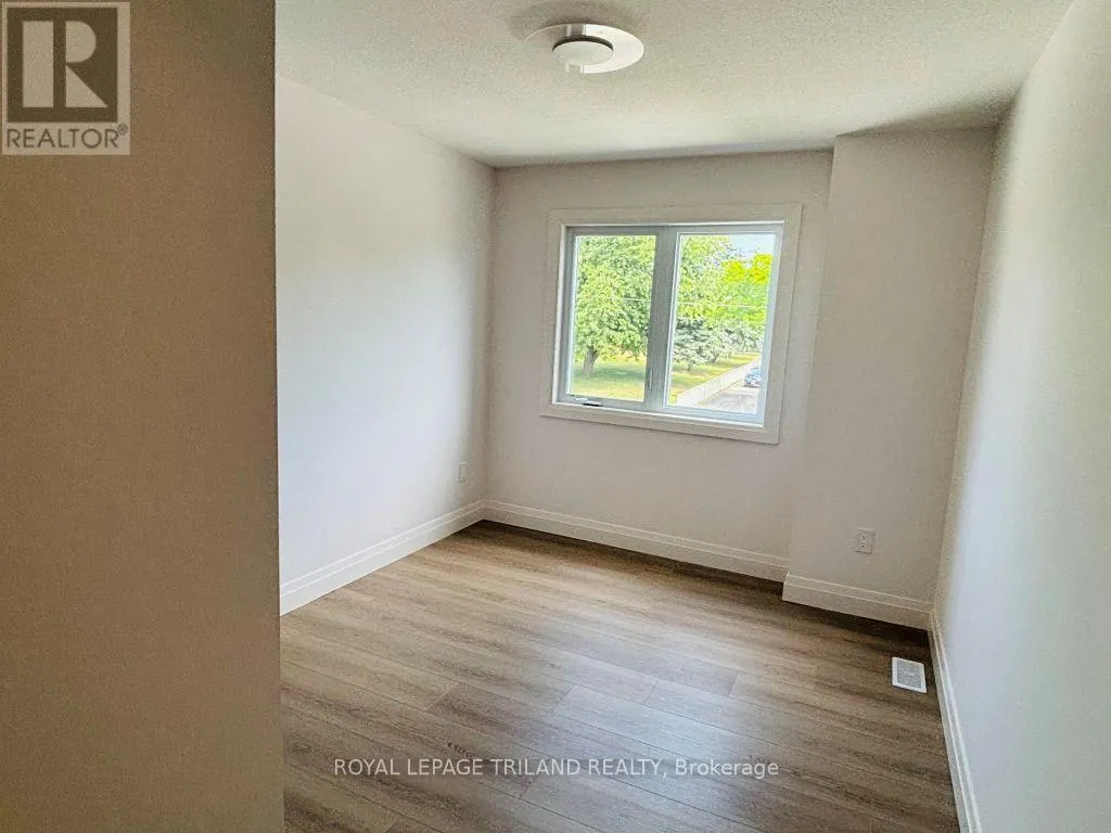 4 - 116 FAIRVIEW AVENUE, #4
