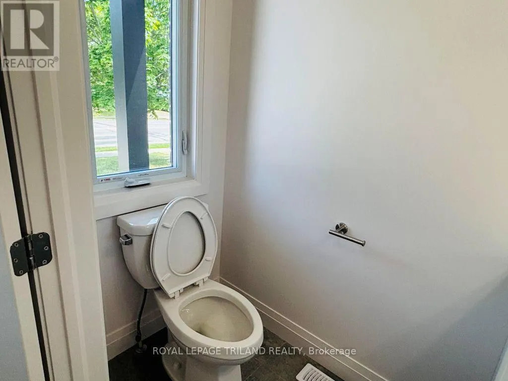 3 - 116 FAIRVIEW AVENUE, #3