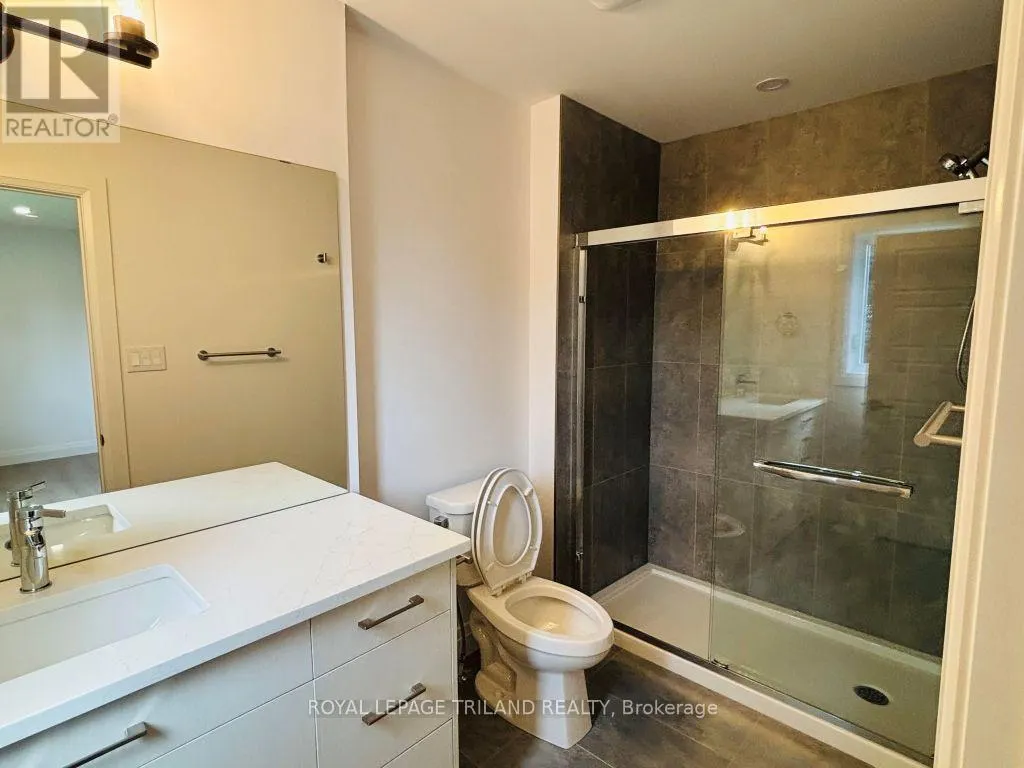 3 - 116 FAIRVIEW AVENUE, #3